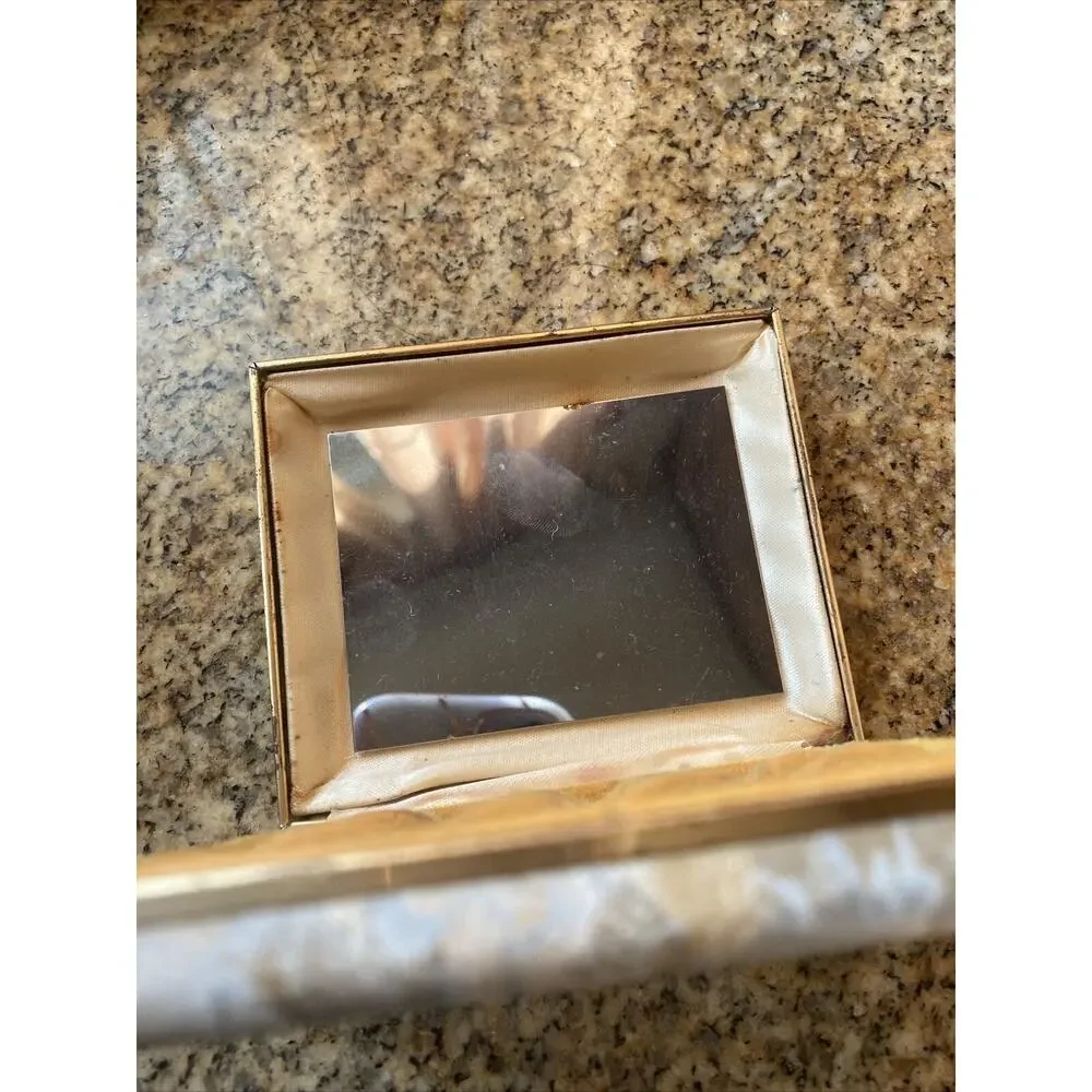 VINTAGE Creme Gold HARD SHELL EARRING JEWELRY BOX TRAVEL JEWELRY CASE